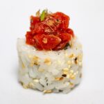 Ролл тар-тар с тунцом